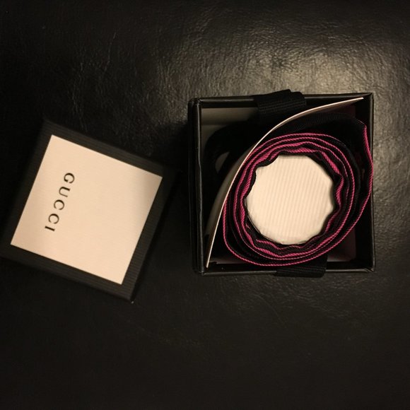 Gucci "Sine Amore Nihil" print silk neck bow - Picture 4 of 7